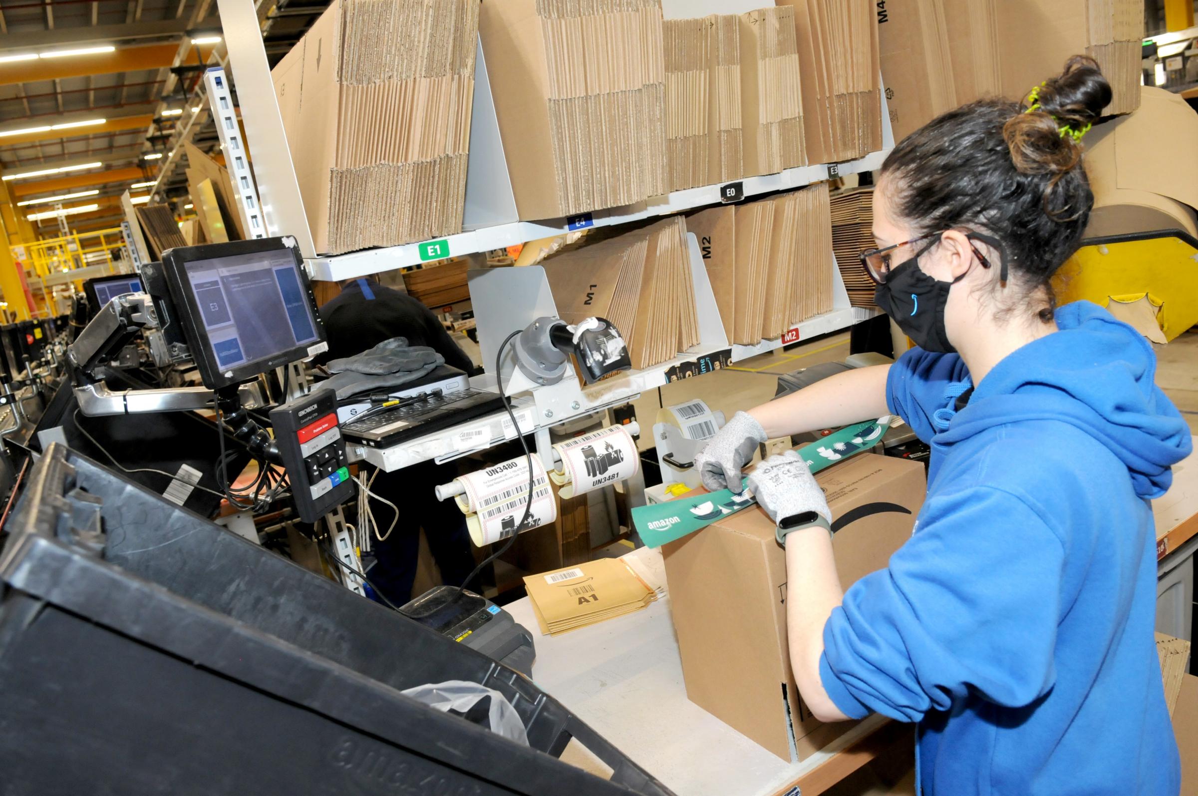 Andressa Tomaz packs the products ready for delivery