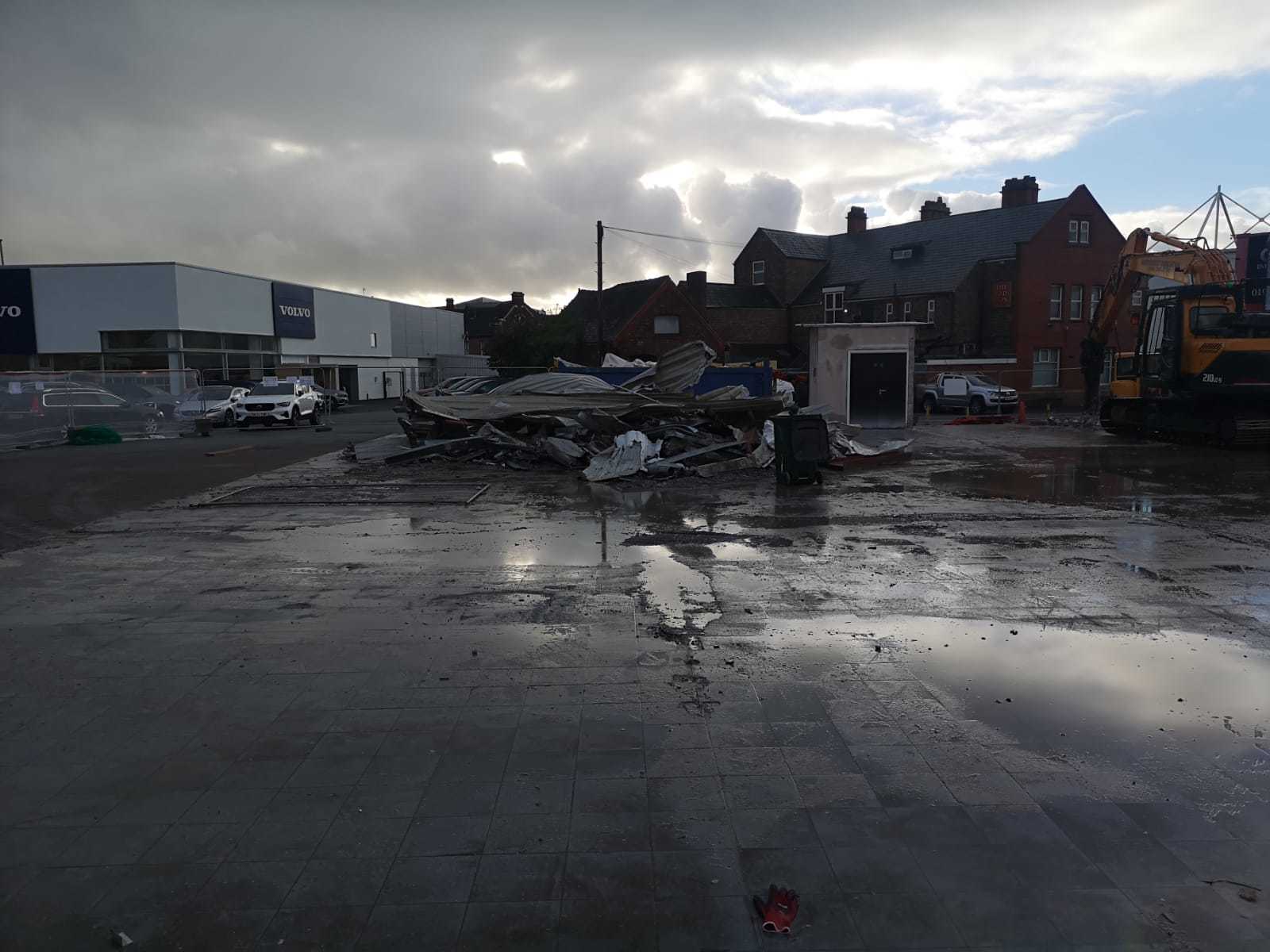 Work to demolish the former Jaguar car dealership off Winwick Road has now been completed