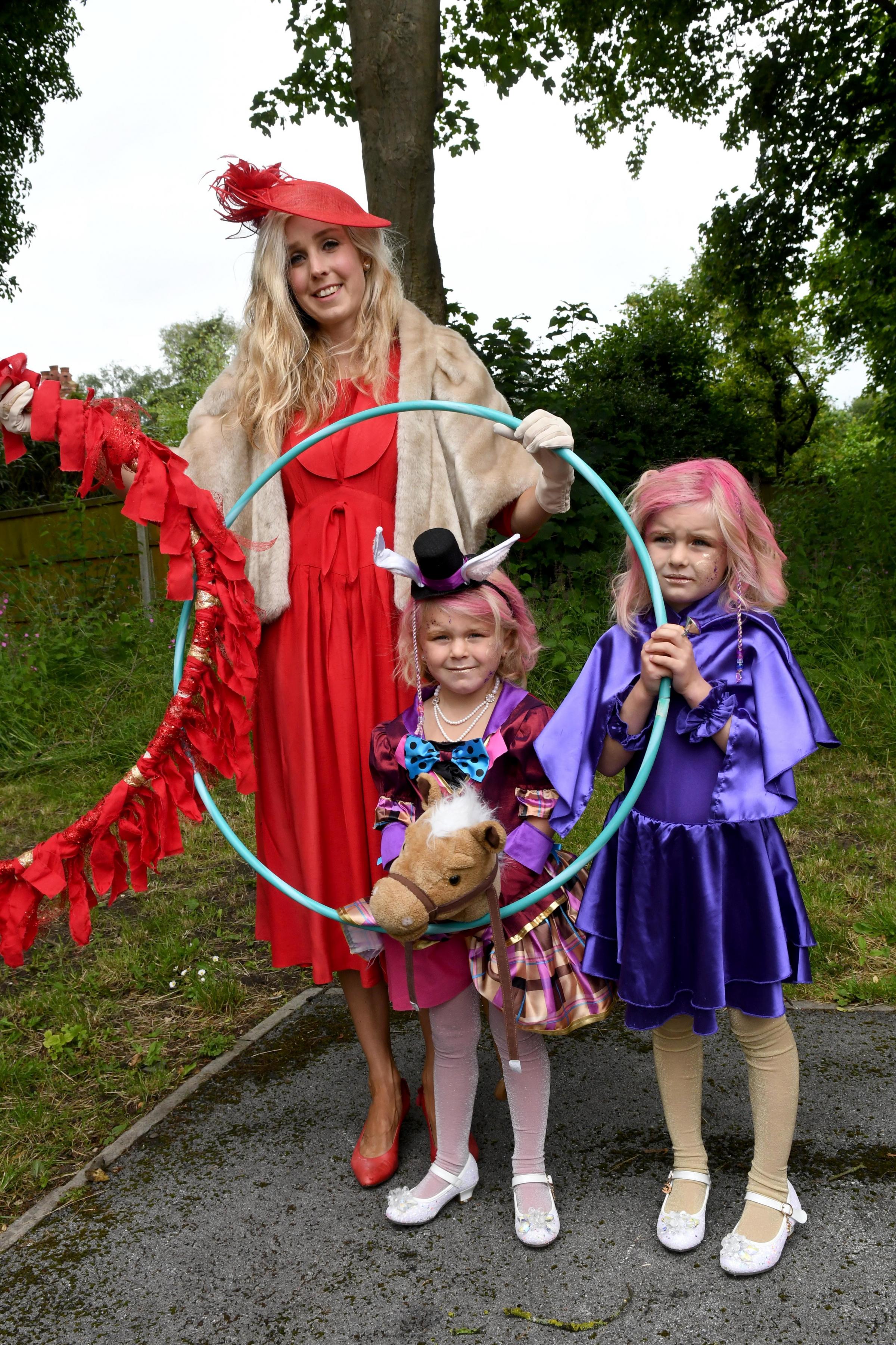 Lacey and Amelie Mole with their mum Aimee