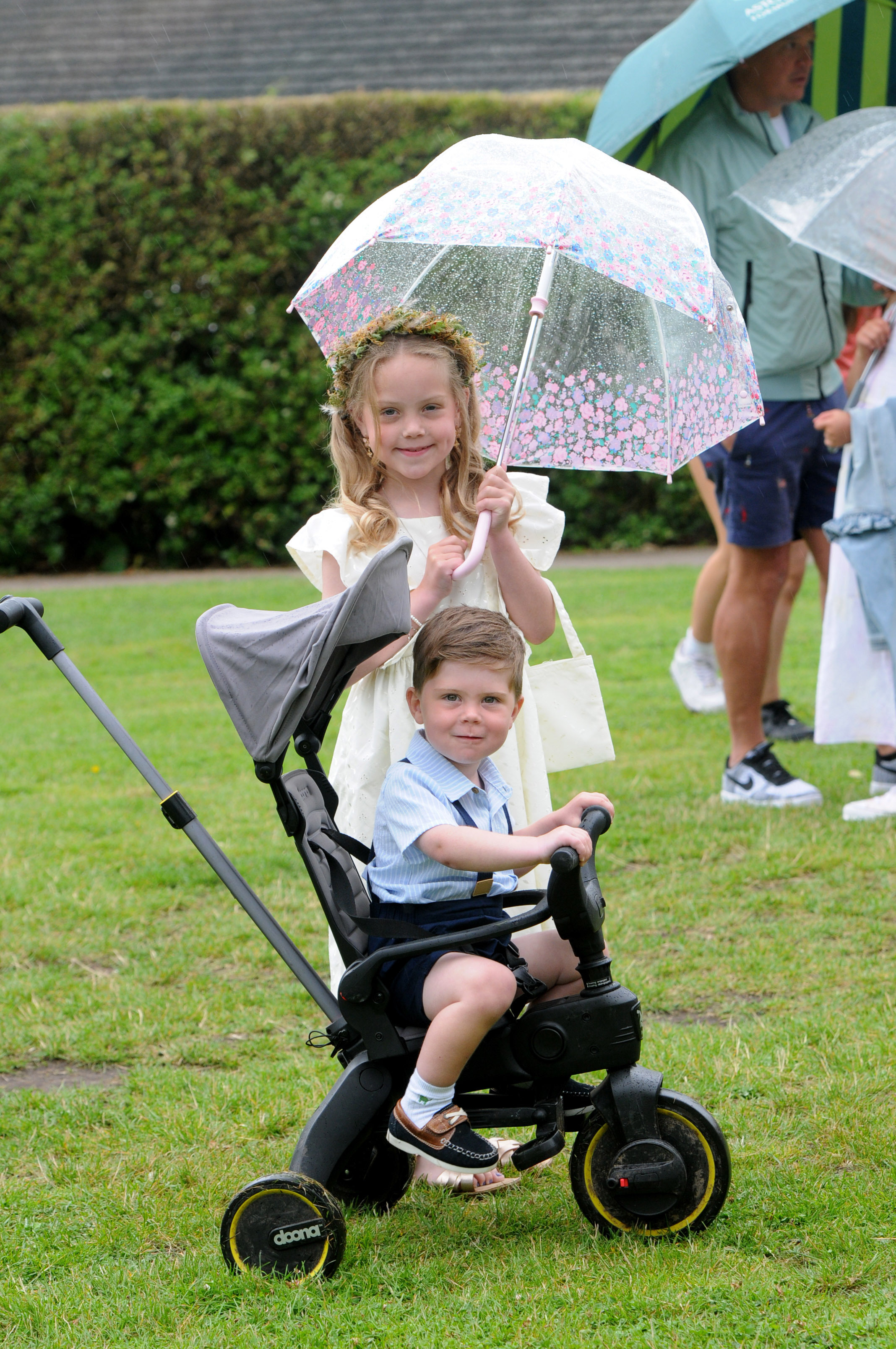 Elden and Evelyn Antell walking with St Thomas Sunday School and praise and play