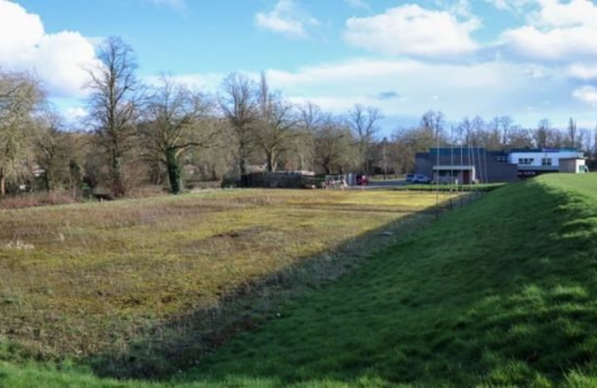 The existing abandoned tennis courts at Warrington Sports Club