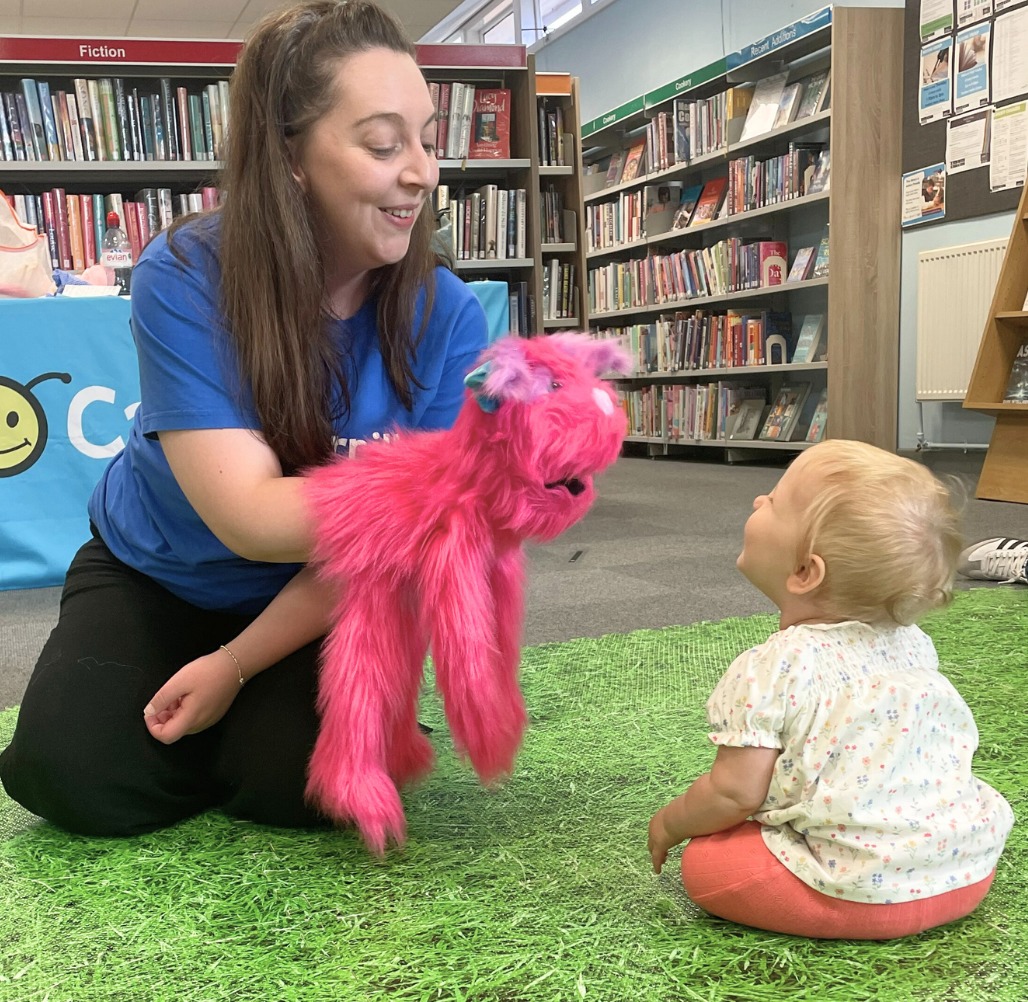 Jennifer uses sensory props and has a new theme each week